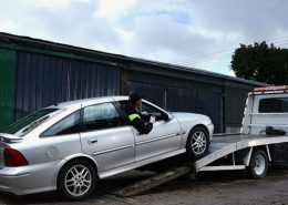 Is there a reliable car removal service in Melbourne that pays instant cash for unwanted vehicles?